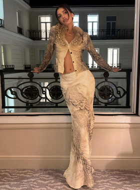 SylCue 法式复古宫廷风毛毛拼接单排扣长袖t恤印花包臀半身裙套装