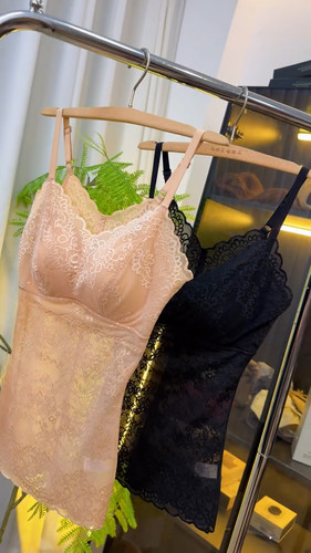 2025年春季新款吊带背心女美背长款带胸垫文胸一体式蕾丝塑身上衣