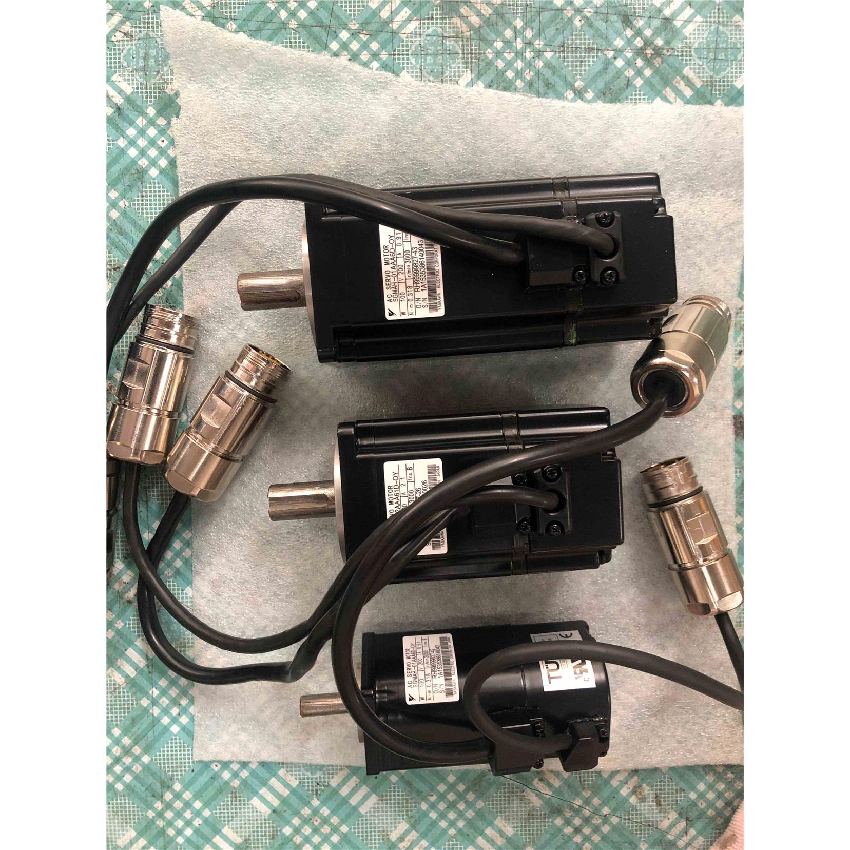 安川电机、SGMAH-04AAA61D、02/01/08/A5/A3、新的、实物图、