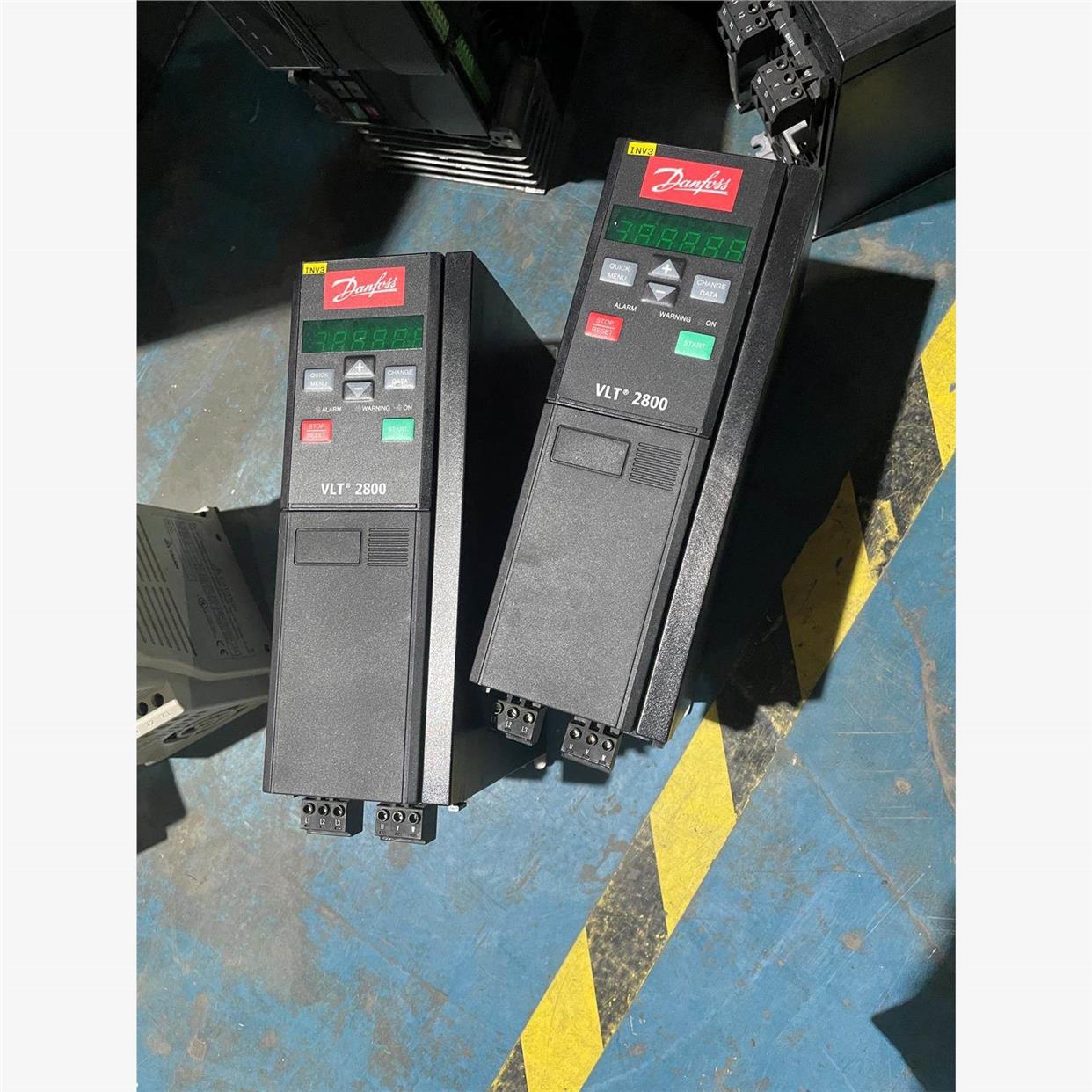 丹佛斯2900 2800变频器VLT2822PT4B20ST