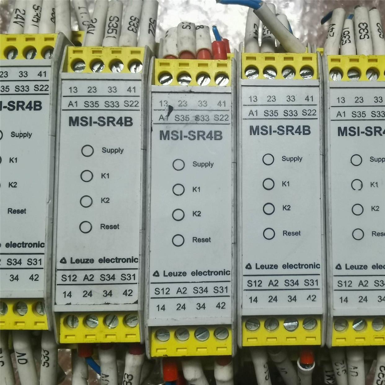 德国MSI-SR4B-01劳易测Leuze安全继电器5479