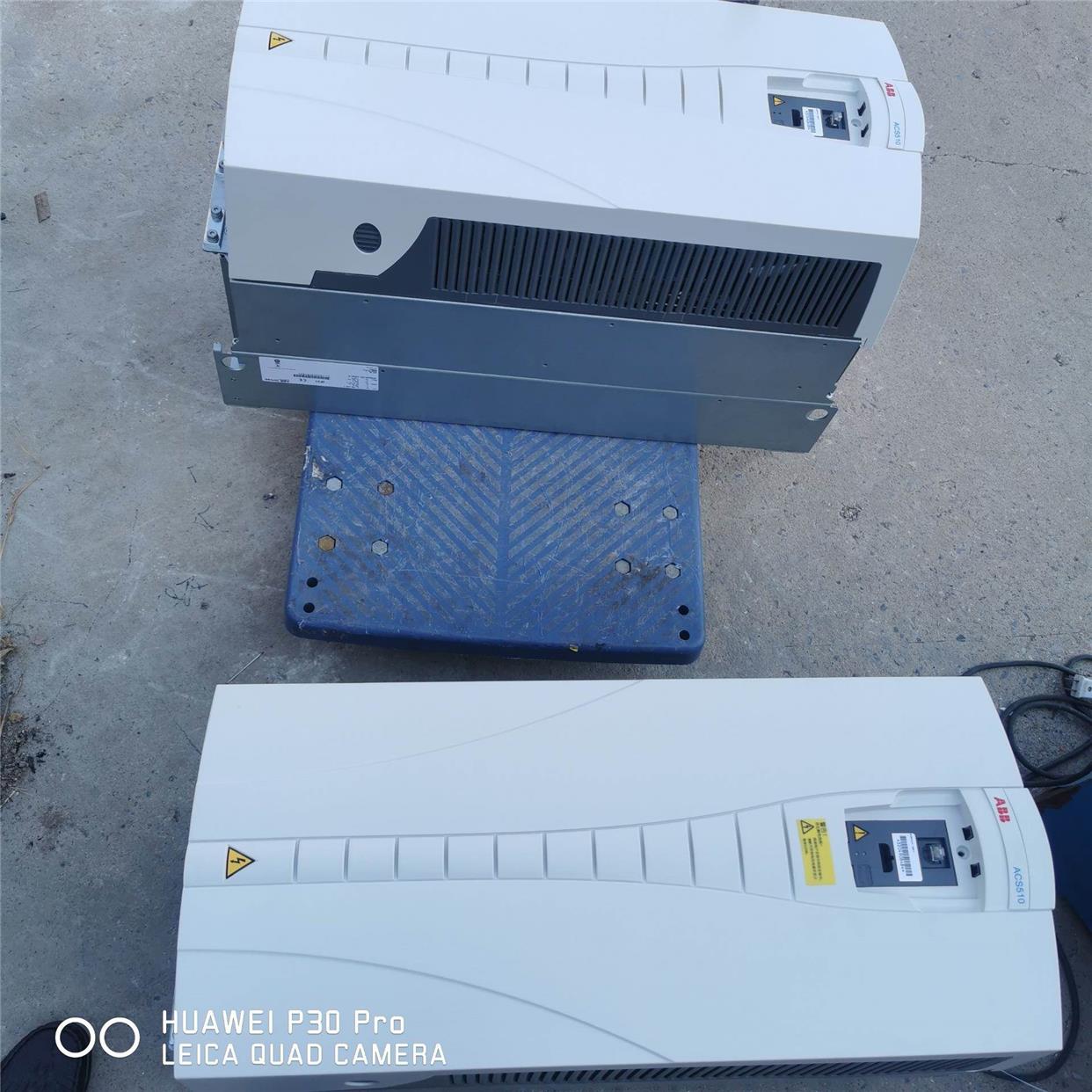 两台ABB变频器ACS510-01-195A-4  110K