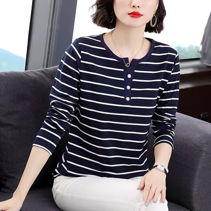 2026年春秋新款长袖T恤女士V领打底衫宽松大码条纹上衣镶钻妈妈装