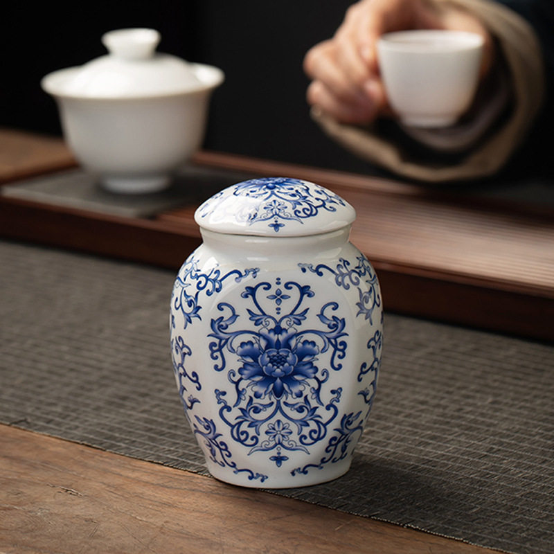 青花茶叶罐密封罐陶瓷茶具家用莲花茶叶罐子普洱茶叶盒储存罐