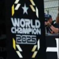 MINICHAMPS 1:64 MCLAREN FORMULA 1 TEAM MCL39带人偶两个计分牌