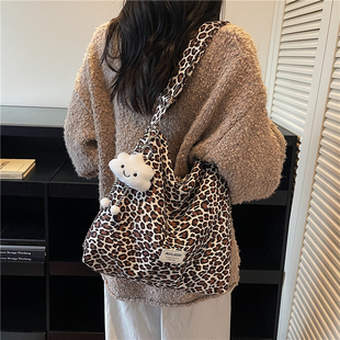 秋冬新款复古豹纹女包时尚大容量托特包通勤上下班腋下包女单肩包
