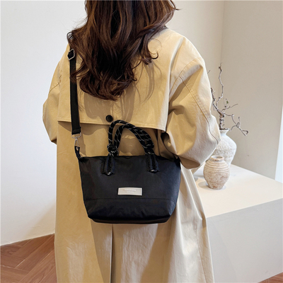 简约轻便手提包女时尚新款日系时尚日常休闲通勤斜挎包多功能小包