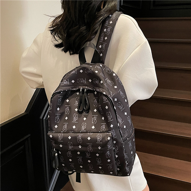 2026新款双肩包女百搭撞色帆布包卡通休闲旅行包简约书包小熊背包