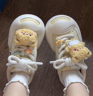 ins黄油小熊可爱毛绒ouder面包鞋帆布鞋鞋扣配饰板鞋少女风鞋带扣