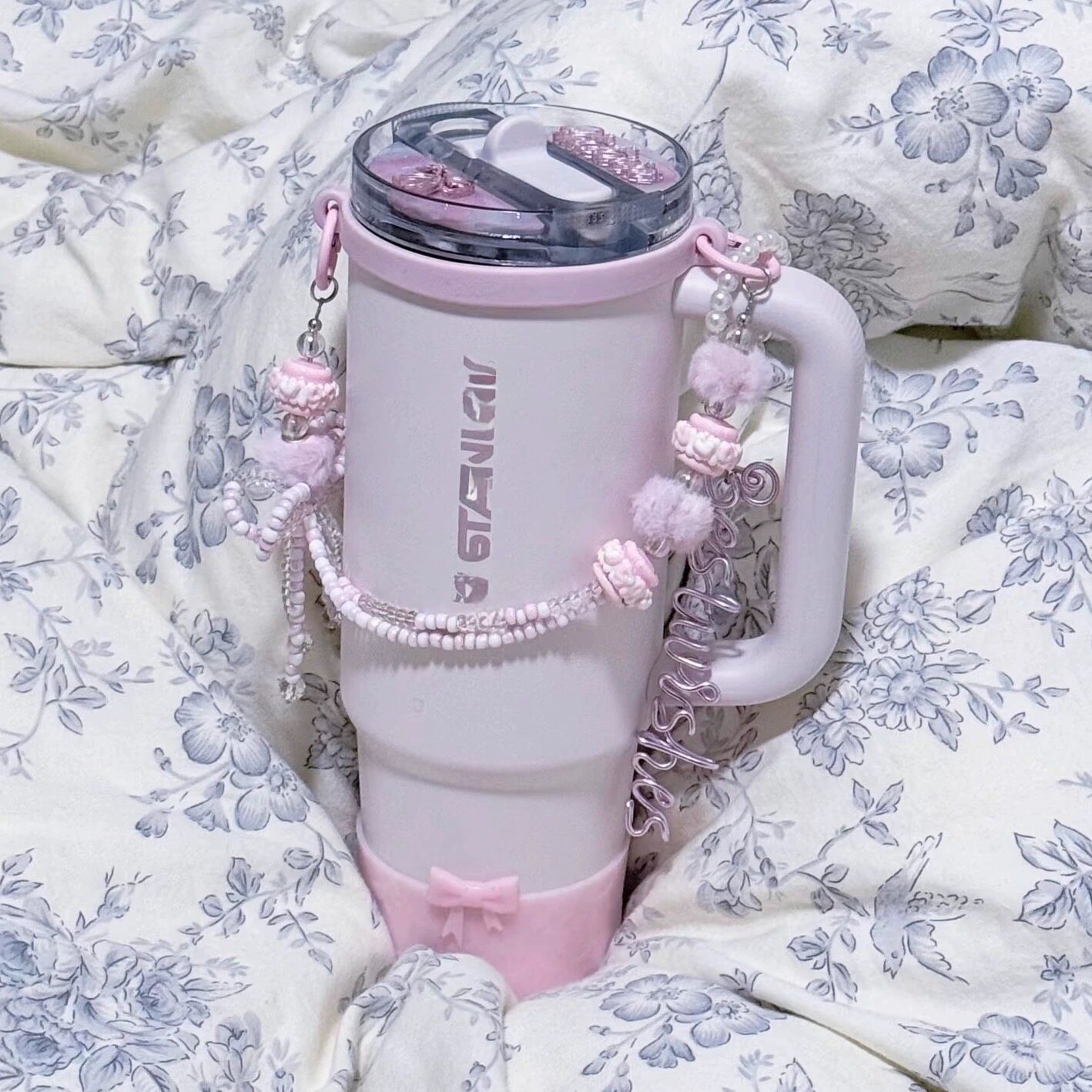 适用于Stanley樱花粉水杯pro冰霸杯套杯链蝴蝶挂件挂链闪钻杯底套图片