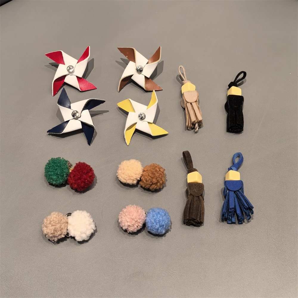 秋冬新款miu系风车流苏鞋带扣可拆卸毛绒松果球球撞色鞋花高级感,服饰配件/皮带/帽子/围巾,鞋扣,淘宝优惠券,粉丝福利购,淘宝优惠卷