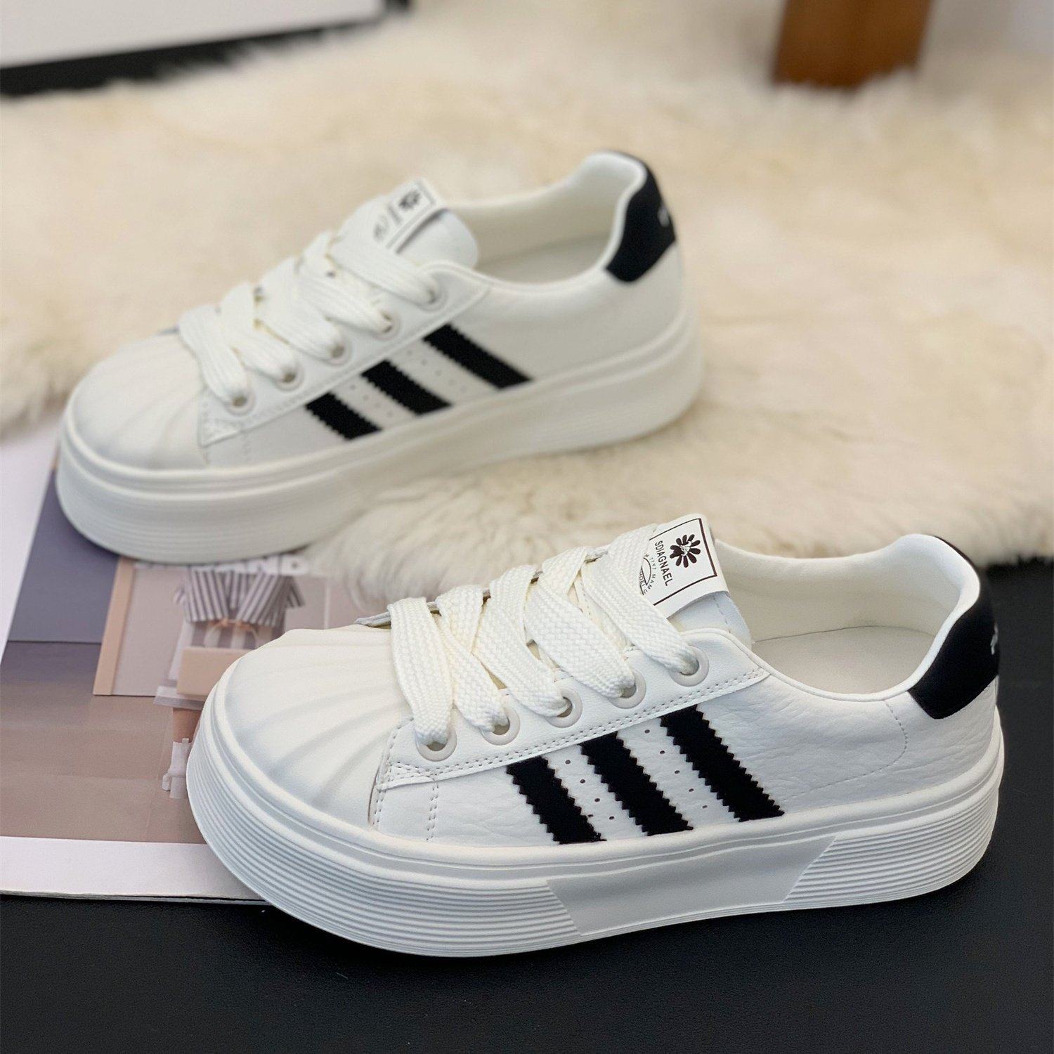 时尚简约百搭休闲板鞋女2026年春季新款贝壳头轻便爆款学生小白鞋,女鞋,休闲板鞋,淘宝优惠券,粉丝福利购,淘宝优惠卷