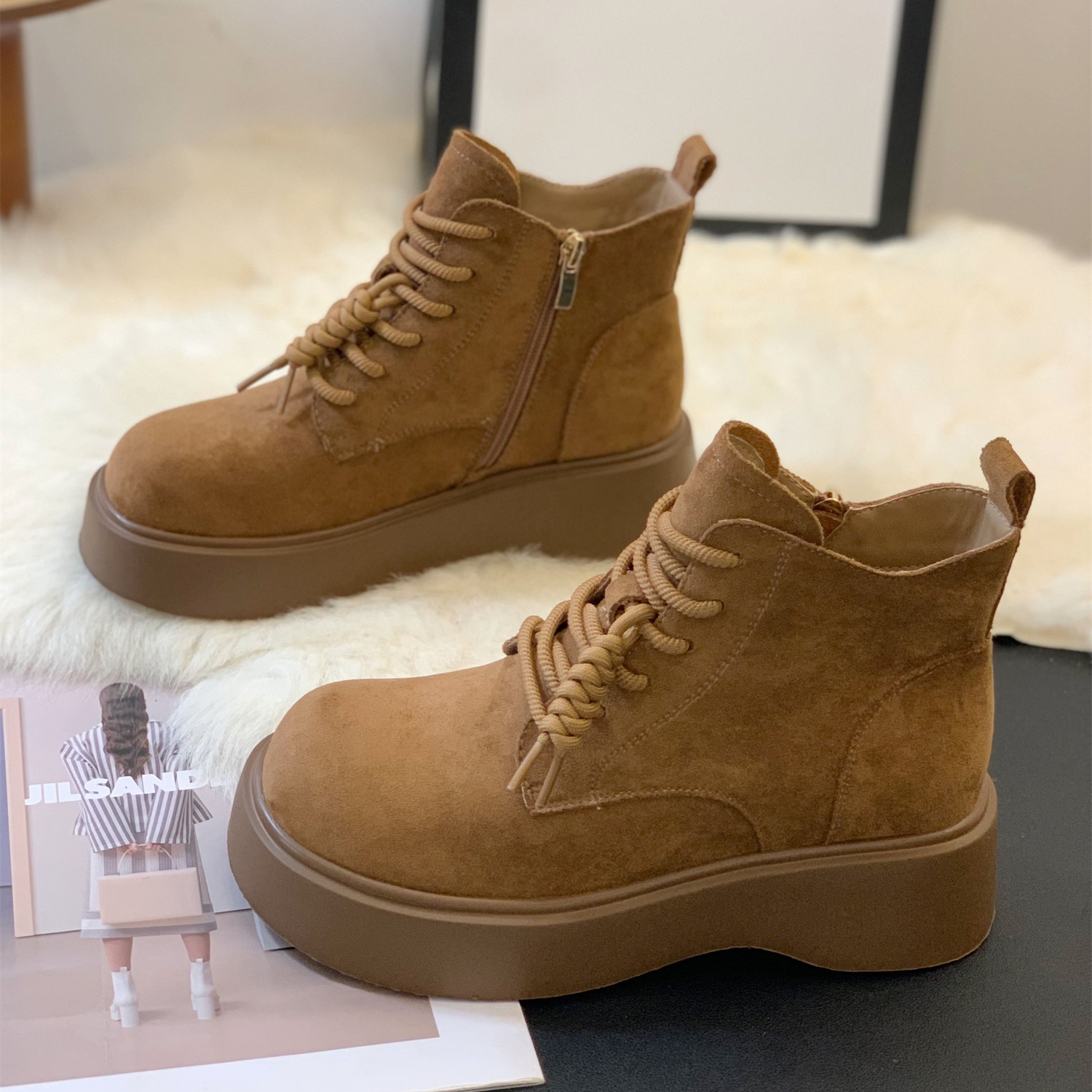 欧美风时尚百搭复古磨砂马丁靴女