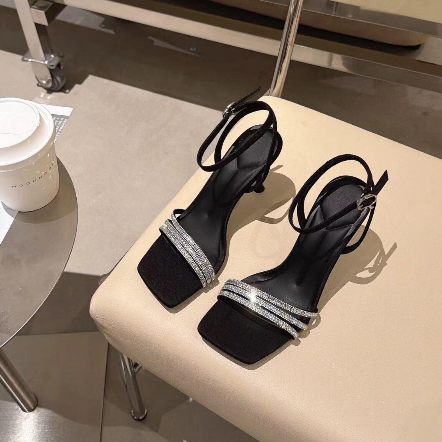 2026新款一字带凉鞋女夏季水钻甜美气质细高跟性感御姐风时尚凉鞋