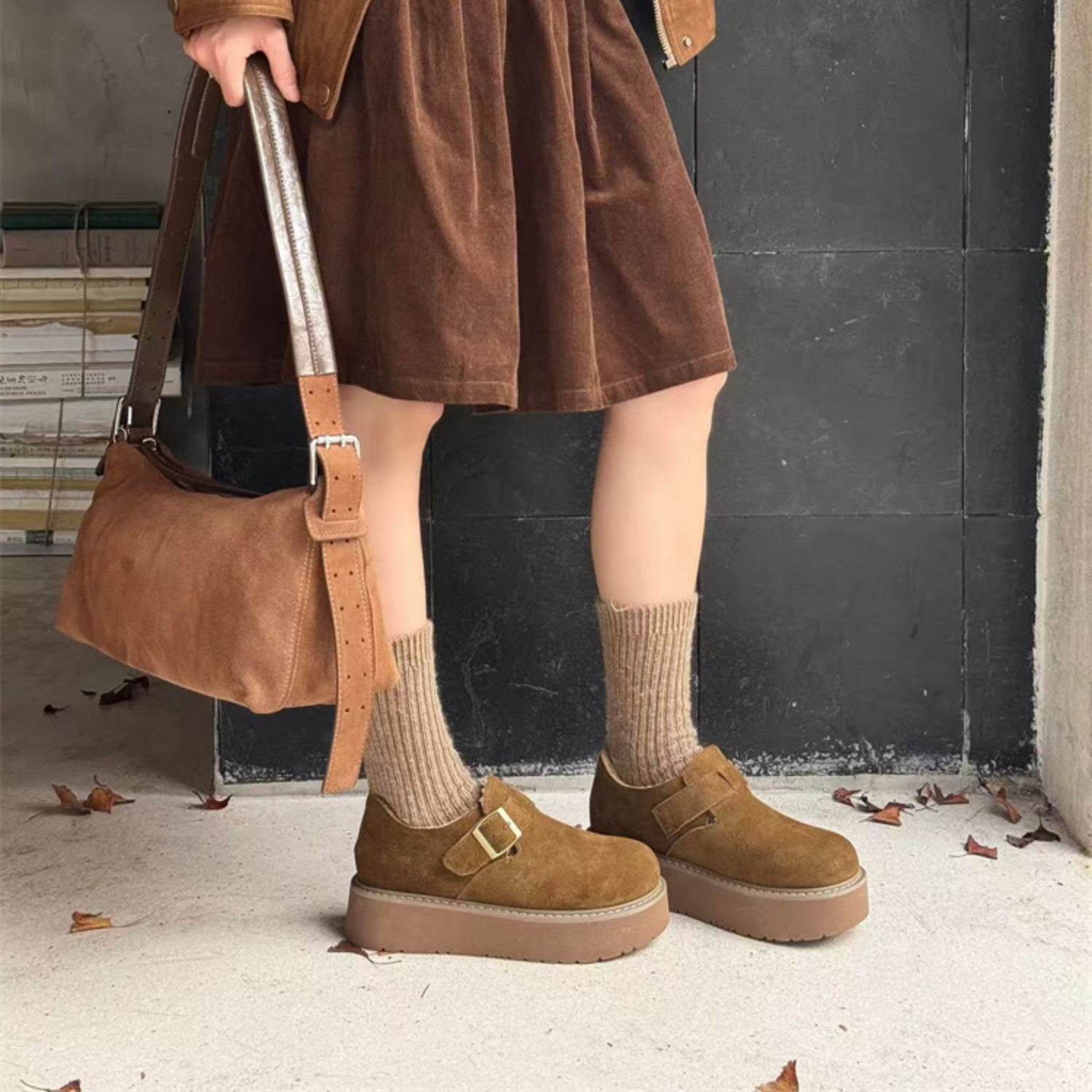 磨砂厚底一字扣网红时髦勃肯鞋女