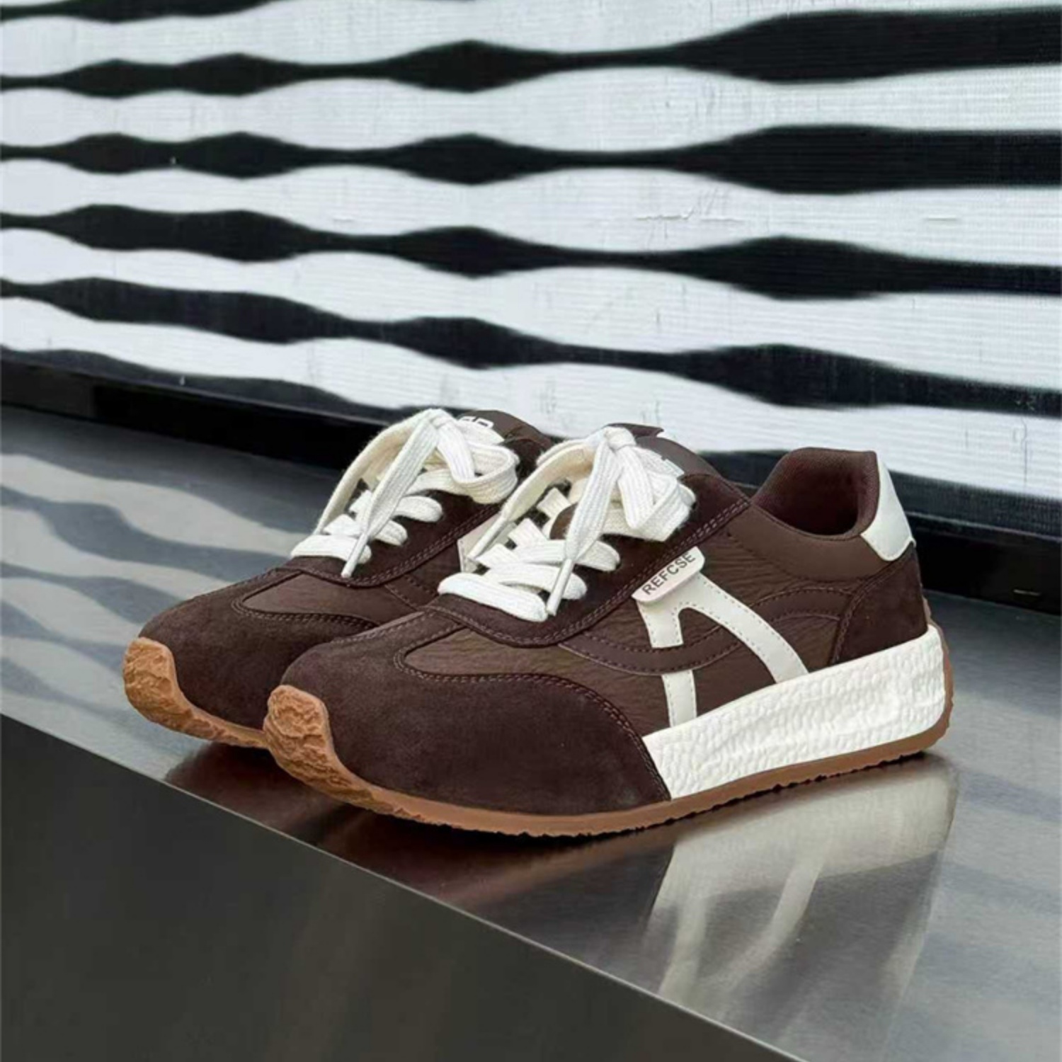 韩系百搭显脚小平底舒适休闲鞋女