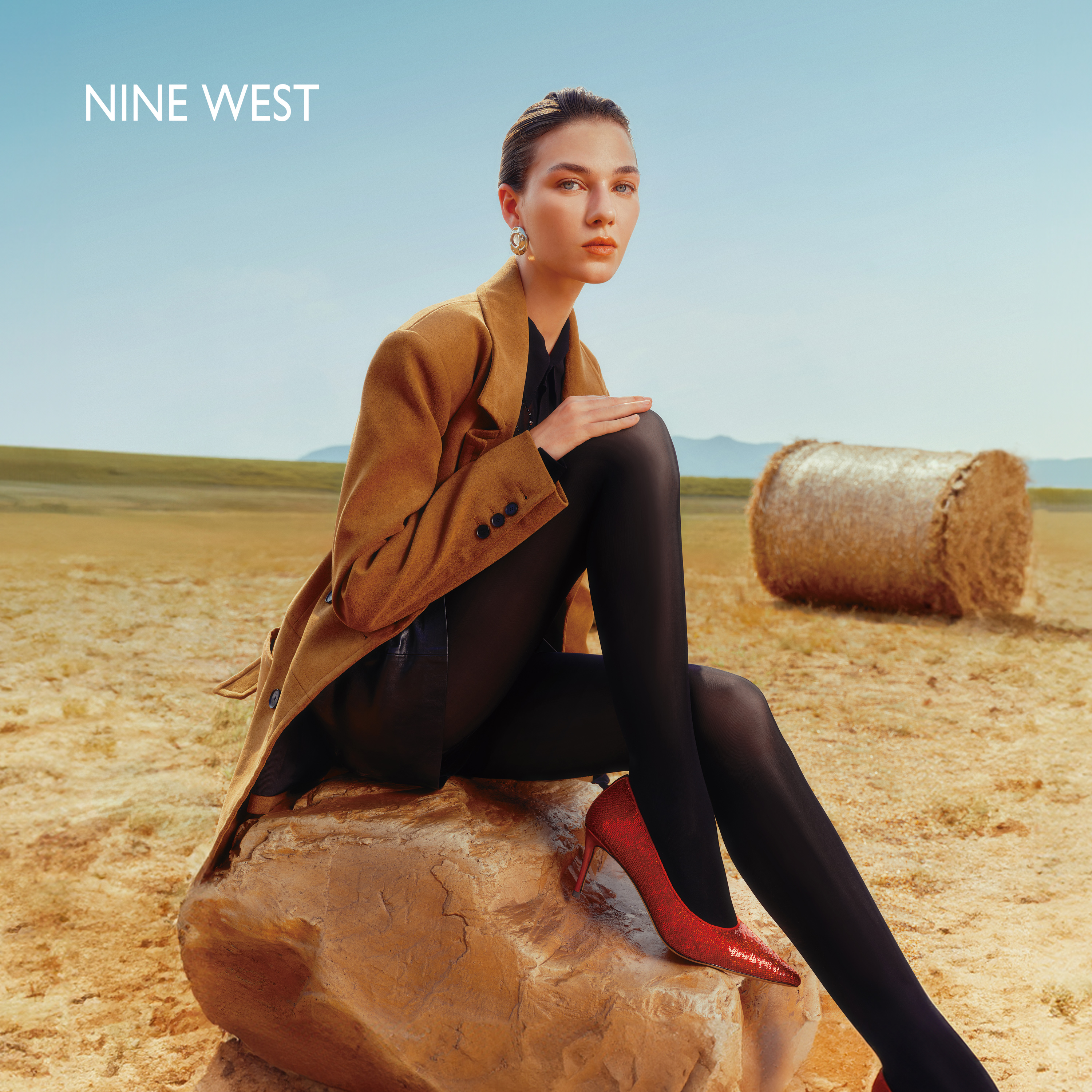 玖熙亮片尖头细跟高跟鞋