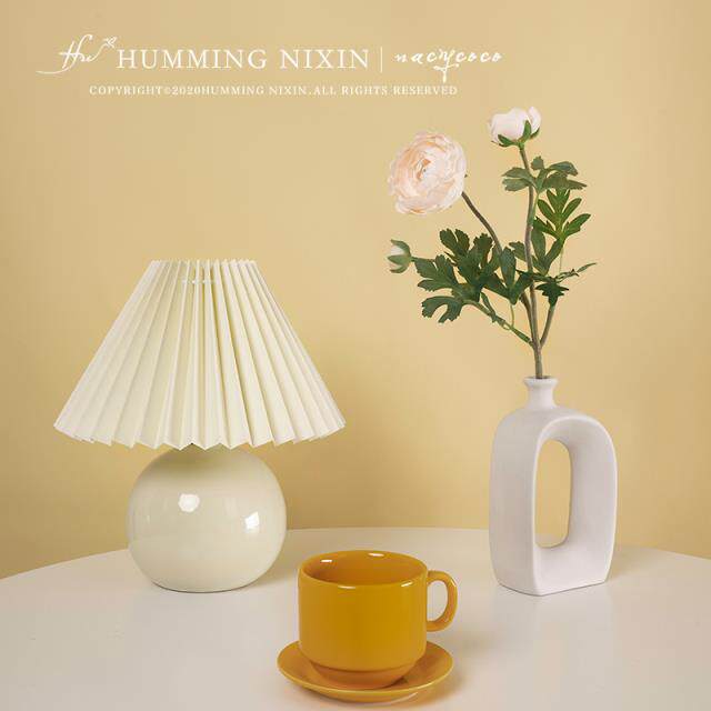 台灯卧室床头柜上主卧2021新款时尚好看的网红可调节亮度床头灯u.