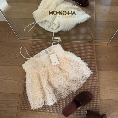 现货 2026秋季新款韩国东大门mo*oha立体花朵吊带上衣/半身裙套装