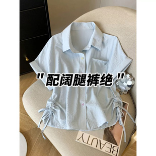 夏季彩色纽扣短袖T恤衬衫女2026新款显瘦设计感抽绳掐腰短款0430z