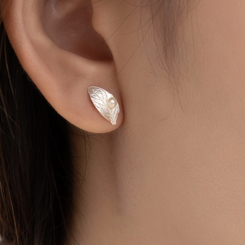 清冷感银叶仿珍珠耳钉2026新款爆款轻奢高级感气质耳饰小众设计感,饰品/流行首饰/时尚饰品新,耳钉,淘宝优惠券,粉丝福利购,淘宝优惠卷