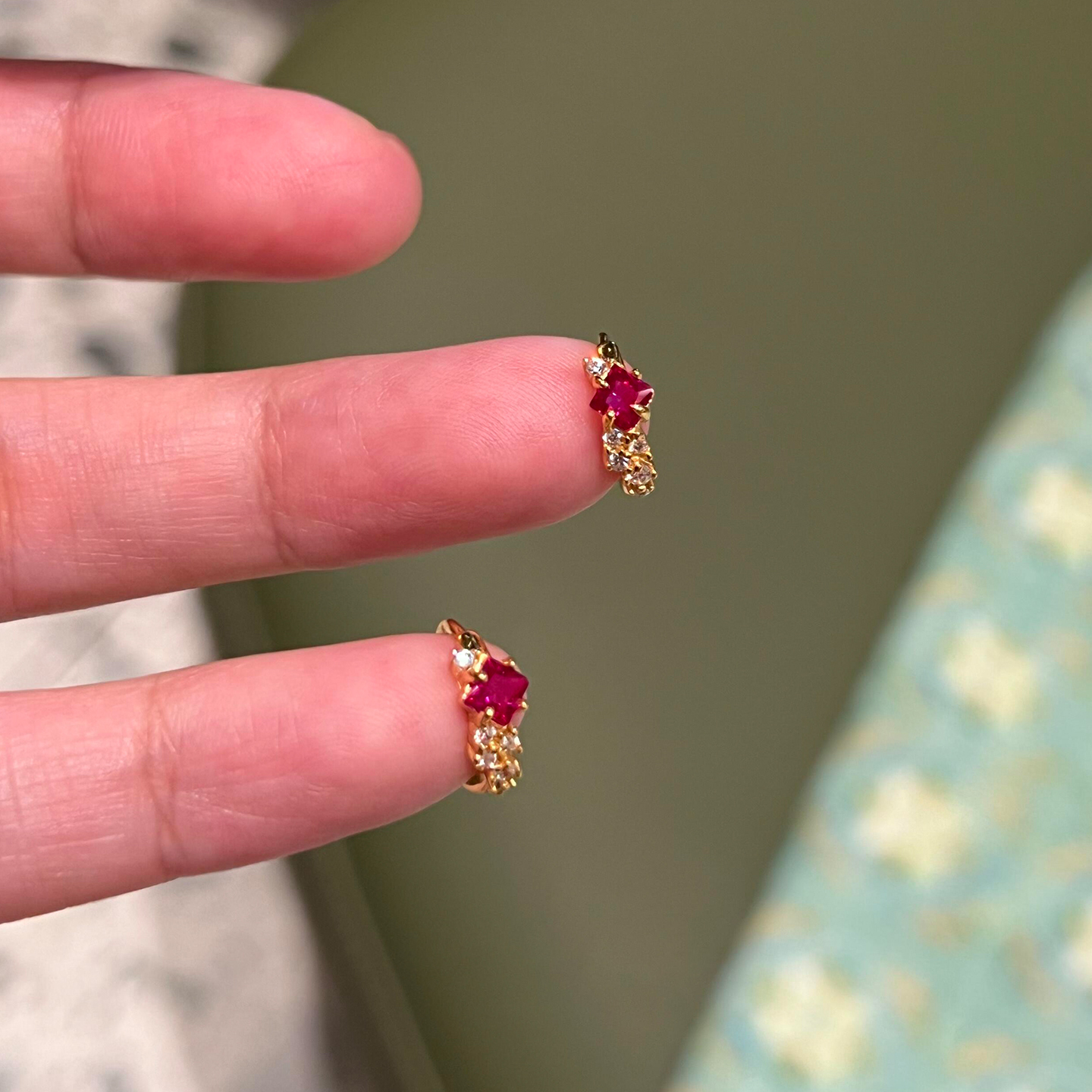 爆闪仿红色小方钻耳扣2025新款