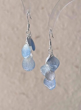 清冷感渐变蓝色花瓣仿贝壳耳环2026新款爆款高级感轻奢气质耳坠女