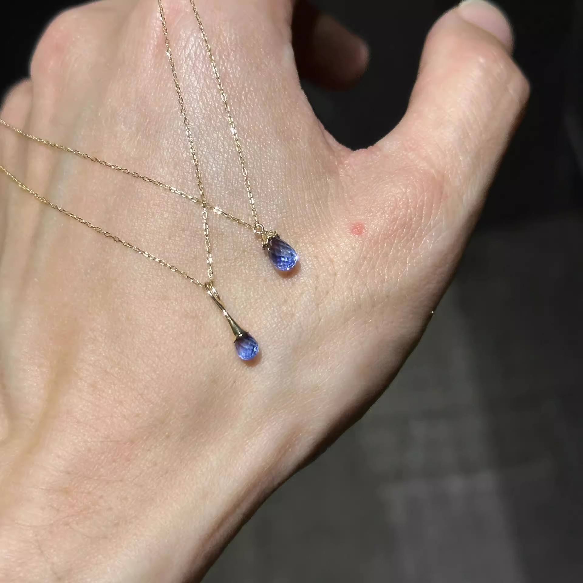 蓝色水滴吊坠项链女小巧2025新款爆款精致小众简约气质百搭锁骨链