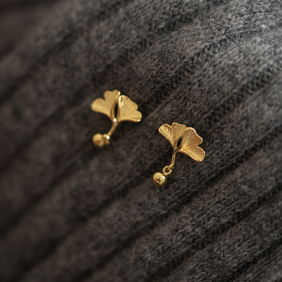 秋冬金色银杏叶耳环2025新款高级感小众独特漂亮耳钉耳夹女无耳洞