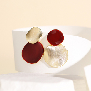 新年红色不对称耳环2026新款爆款高级感耳钉女小众独特耳夹无耳洞