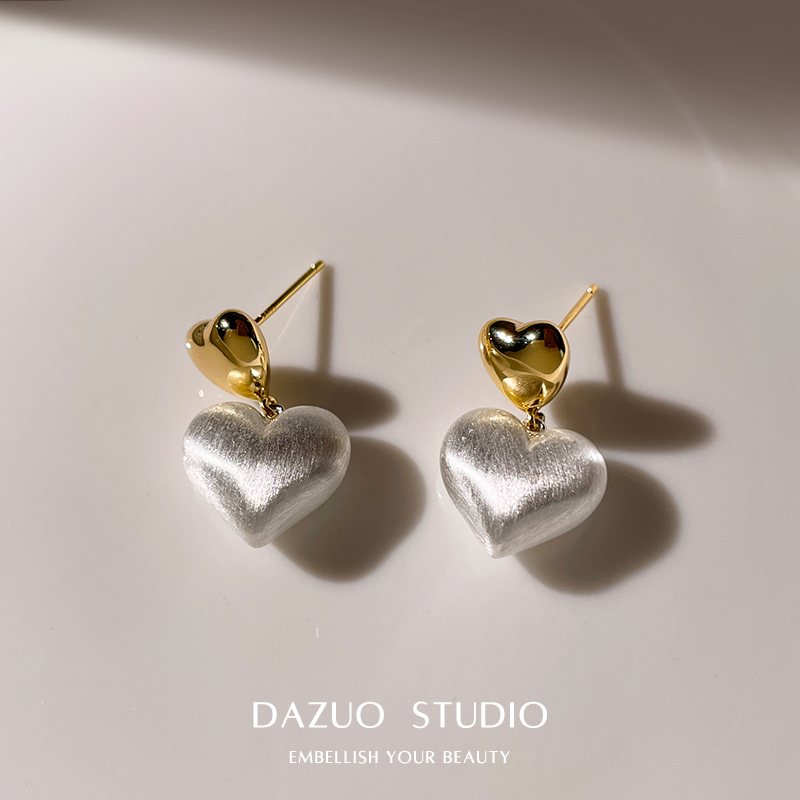 金属感拉丝爱心耳环2025新款爆款