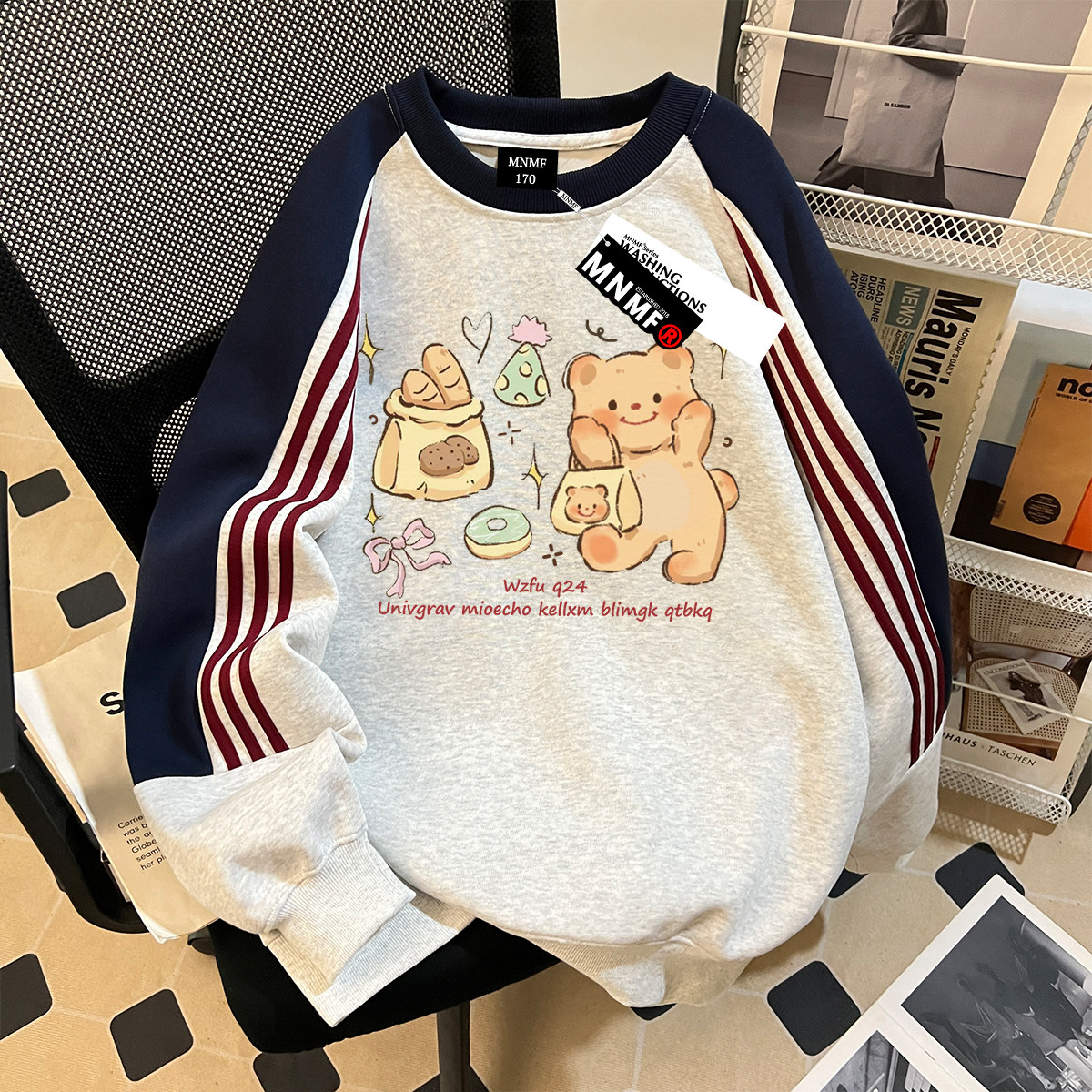 女童秋冬新款绘画风卡通黄油小熊印花中大童休闲百搭圆领厚款卫衣