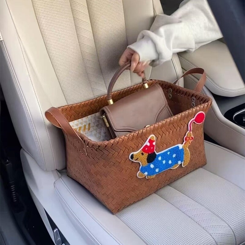 车载收纳箱腊肠小狗防水副驾驶后备箱后排家用零食玩具衣服置物筐