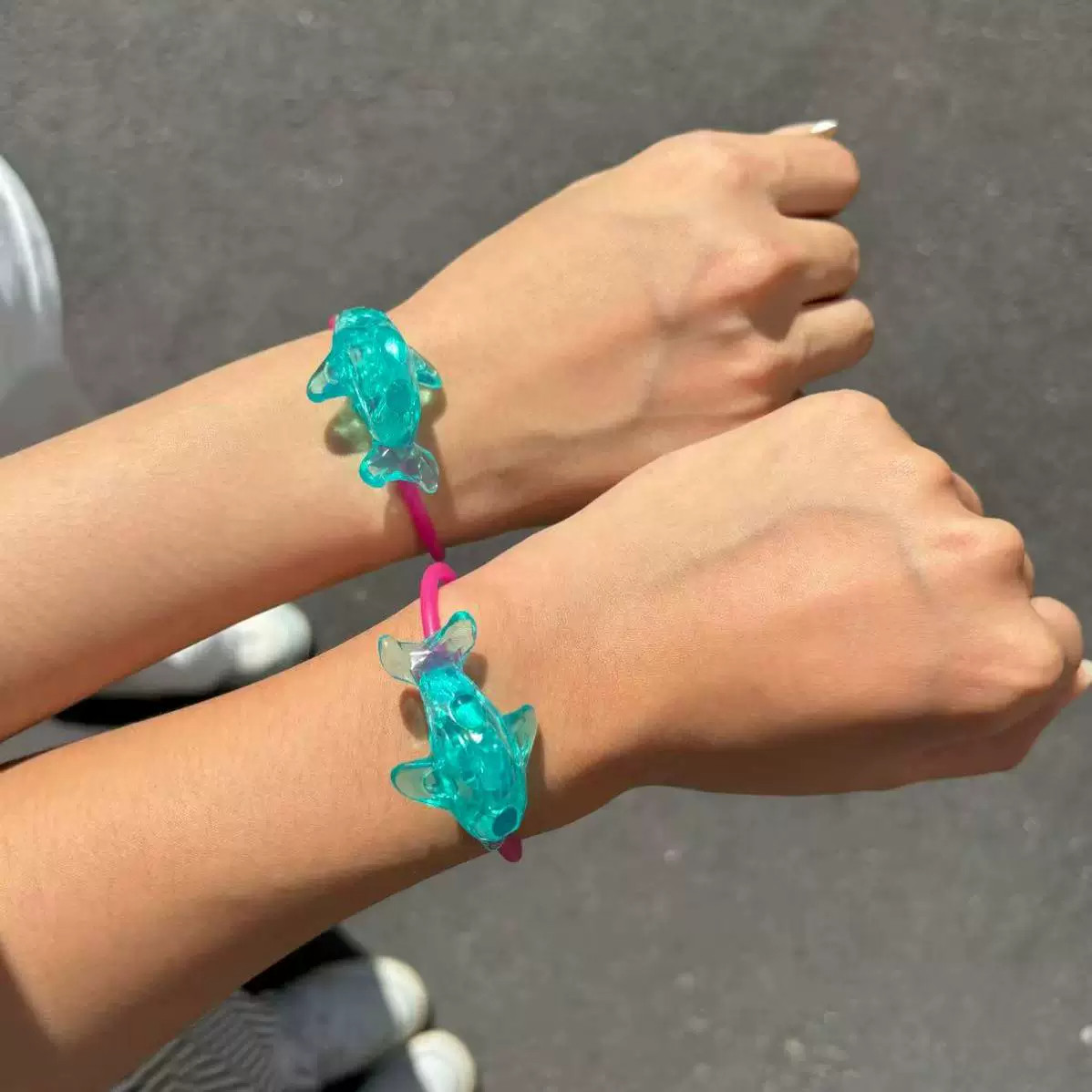 小海豚手环海龟手链奇趣蛋玩具美人鱼主题玩具可爱松弛感百搭