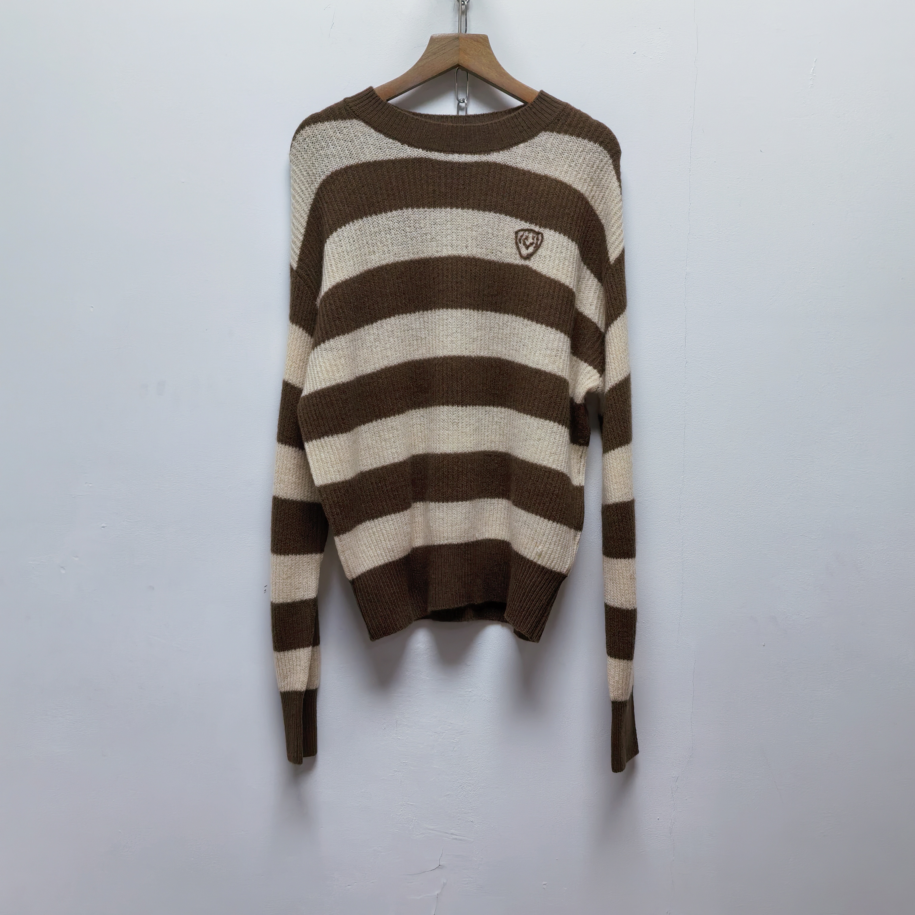 2025秋冬棕色圆领刺绣条纹镂空针织衫女宽松显瘦百搭毛衣上衣M656