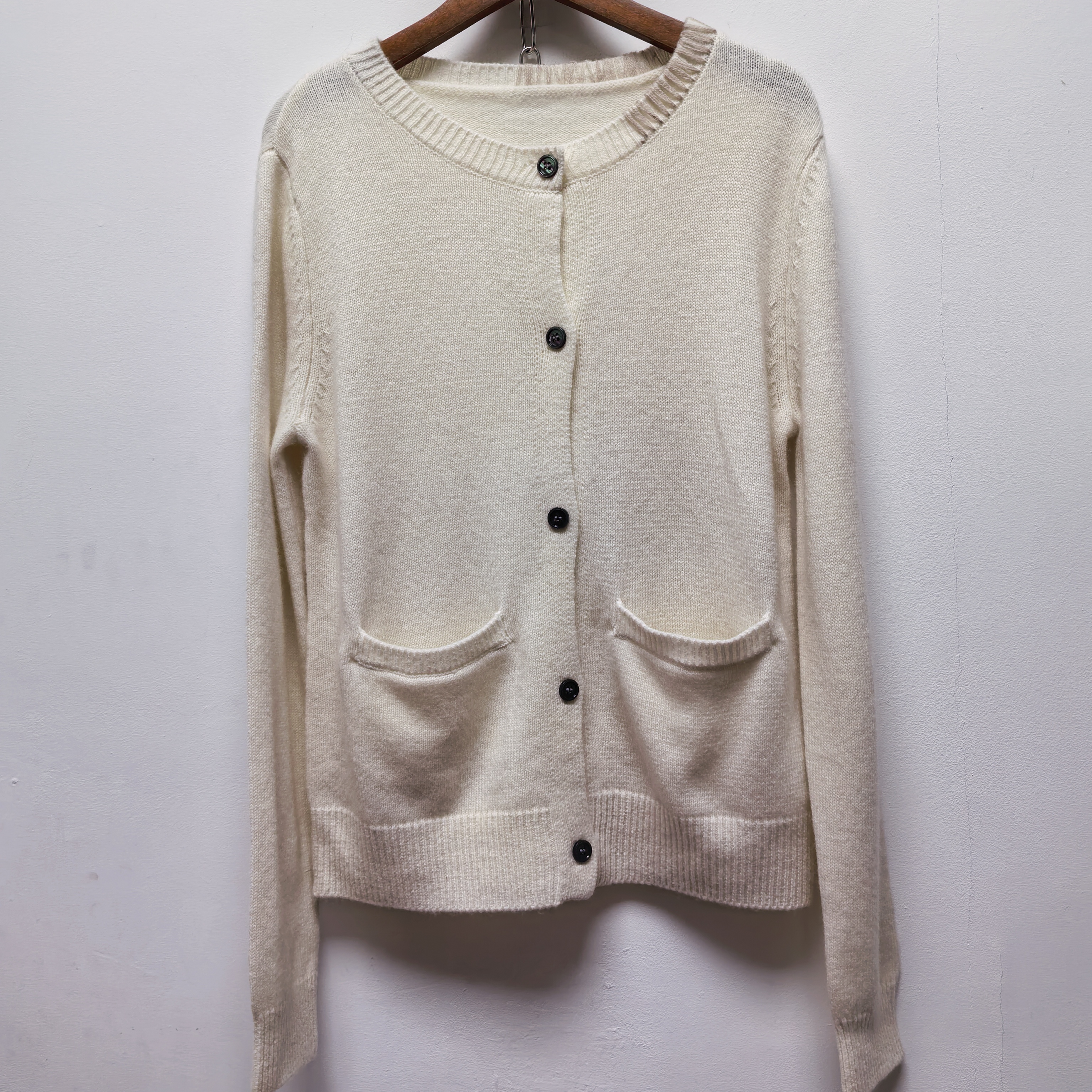 2025春秋新款米白色圆领针织开衫女宽松显瘦百搭毛衣外套上衣L644