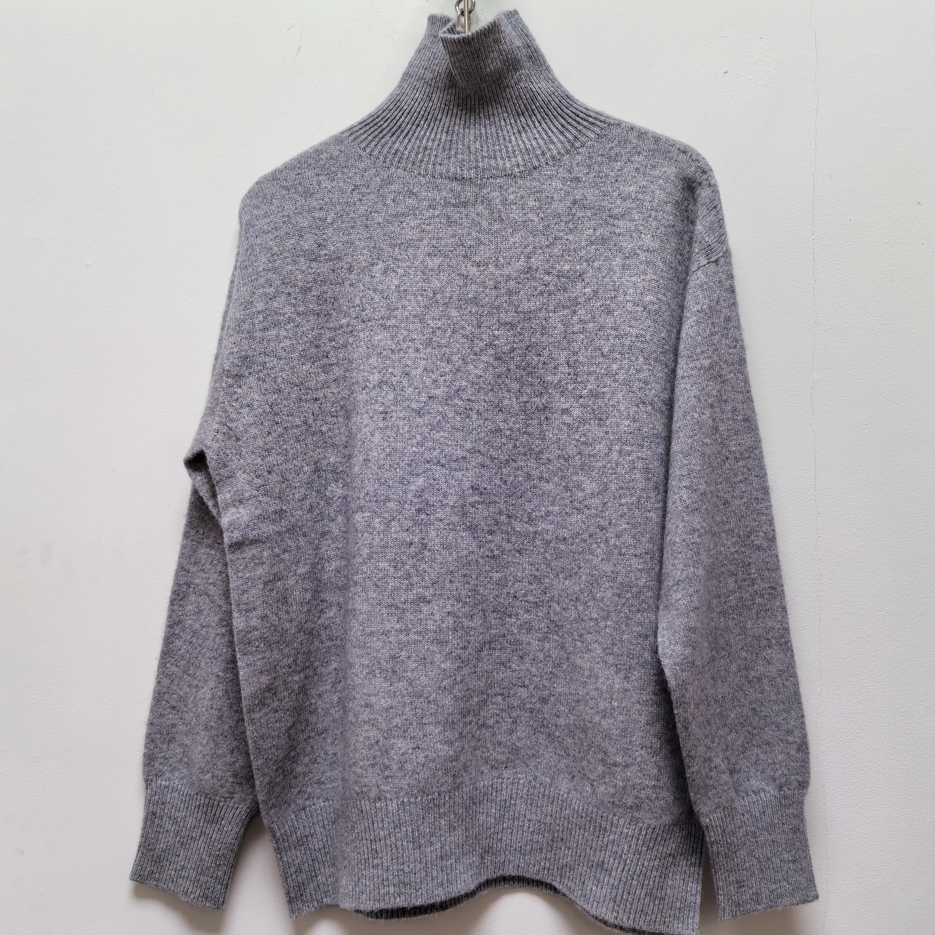 2025秋冬新款灰色高领套头针织衫女宽松显瘦百搭打底衫上衣M778