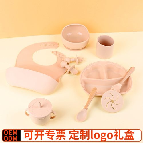 跨境宝宝餐盘防摔防尘儿童硅胶辅食碗爱心硅胶分格盘吸盘餐具