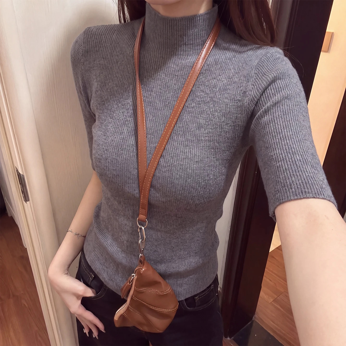 轻奢半高领中袖针织衫女纯色修身显瘦五分袖打底衫内搭紧身毛衣