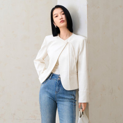 Dekashell/迪卡轩2025秋季新款设计高级感白色短外套女上衣