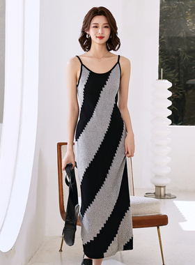 Dekashell/迪卡轩2025夏季新款撞色粗条纹设计长款吊带女士连衣裙