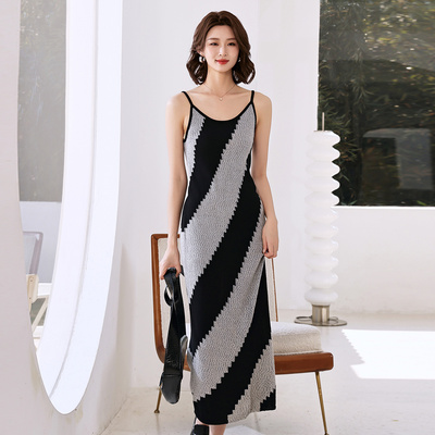 Dekashell/迪卡轩2025夏季新款撞色粗条纹设计长款吊带女士连衣裙