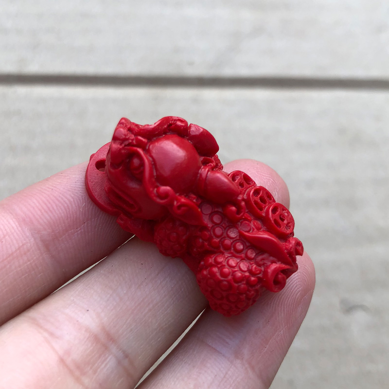 天然朱砂红三宝貔貅吊坠立体雕刻火麒麟男款女士配件挂件证书