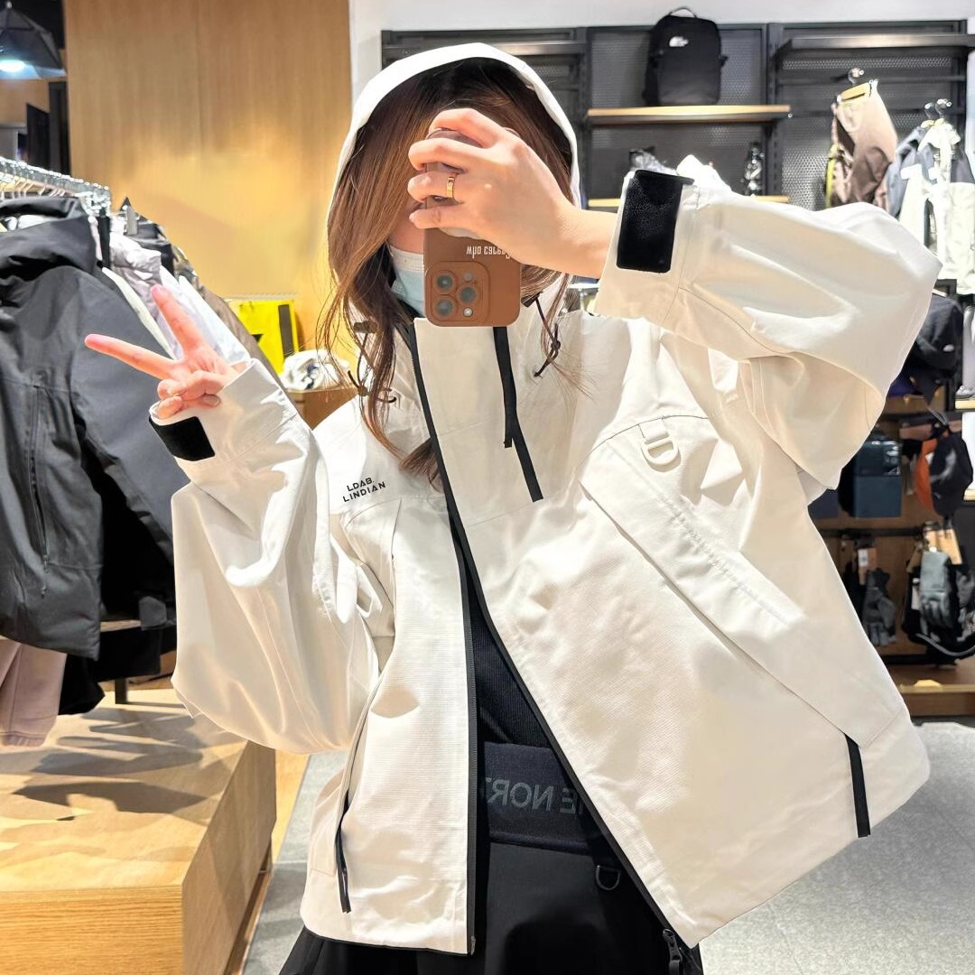 LDAB白色冲锋衣外套女2025春新款廓形小个子防风防水三合一登山服