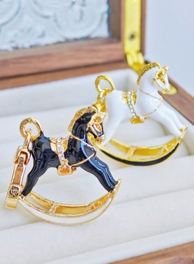 时尚可爱 白色 黑色遥遥马 吊坠--J8021-J8022