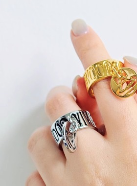 土星宽面镂空圆牌戒指字母