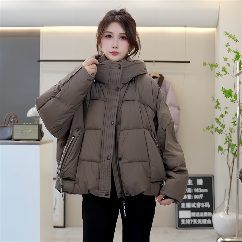 2025年新款韩版宽松羽绒服女短款连帽大口袋白鸭绒保暖宽松外套女