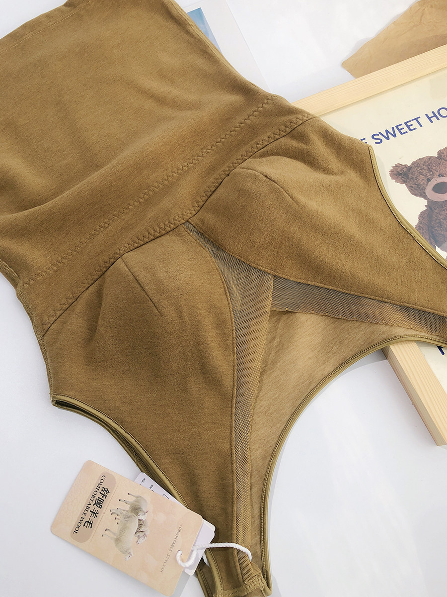벨라야 뽕나무 실크 울 가을 겨울 여성용 따뜻한 조끼 기모 처리된 부드럽고 피부 친화적인 레이스 V 타이 가슴 패드 베이스