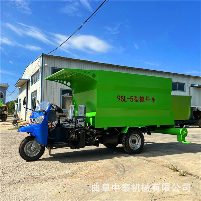 速发养殖场饲草料草草车立板出喂料撒料车柴油款5刮方青贮均匀投