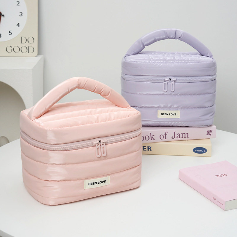 化妆包女2026新款高端外出便携式大容量旅游携带小型手提收纳包